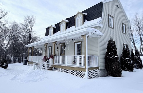 Deschambault-Grondines House | Face au Fleuve