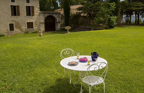 Forcalquier Cottage | Facing a green esplanade, Lardiers cottage for 5 people