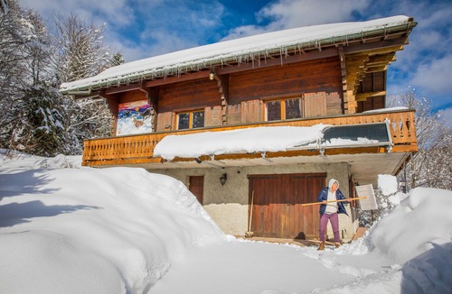 Mijoux Ski Chalet | Facing Mt Blanc and Lake Geneva.