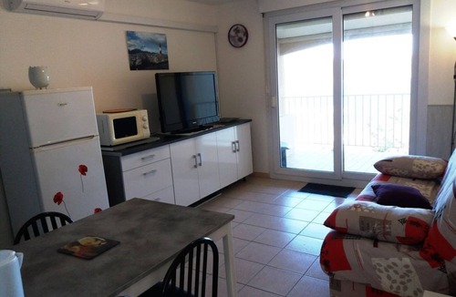 Banyuls-sur-Mer Apartment | Facing the sea, renovated air-conditioned apartment with terrace, parking,