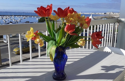 Pornichet Apartment | Facing the sea very bright.60 m2.all shops nearby personal parking.