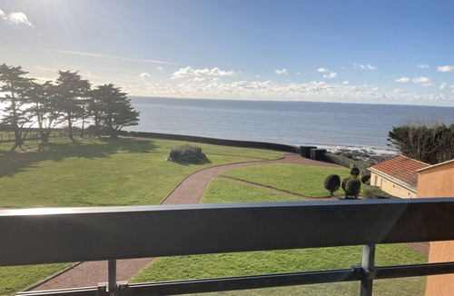 Pornic Apartment | FACING THE SEA, Very nice apartment T2, large balcony and beach below