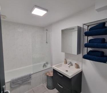 Charvieu-Chavagneux Apartment | Factory's room