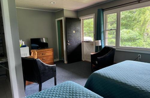 Clayton Hotel | Fair Wind Motel and Cottages