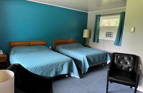 Clayton Hotel | Fair Wind Motel and Cottages
