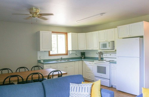 Nairn Centre Cottage | Fairbank Views & Lakeside Dining