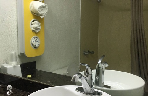 Melrose Park Hotel | FairBridge Inn Express Melrose Park