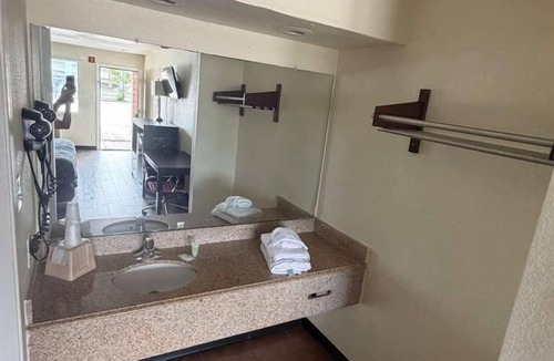 Downtown San Antonio Hotel | FairBridge Inn near Riverwalk - Alamo