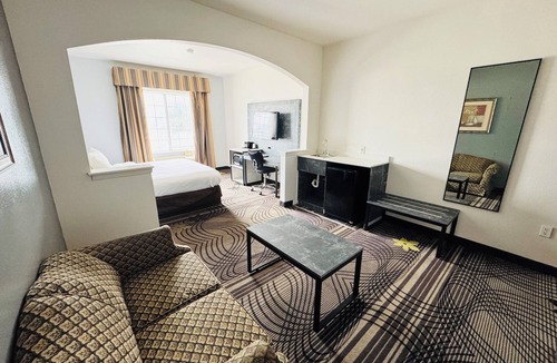 Cleburne Hotel | FairBridge Inn & Suites Cleburne