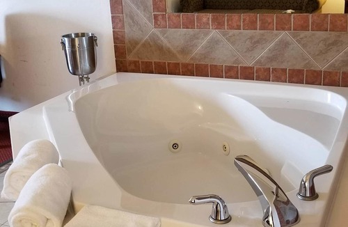 Cleburne Hotel | FairBridge Inn & Suites Cleburne
