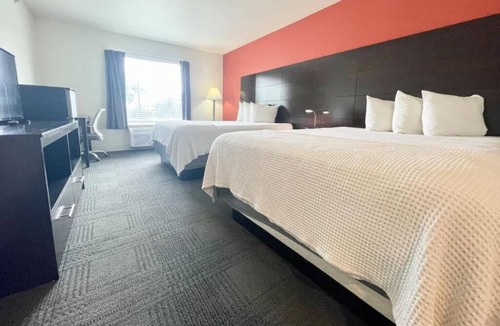 Cuero House | FairBridge Inn & Suites Cuero, 2 Double Queen With Kitchenette, Free Parking!