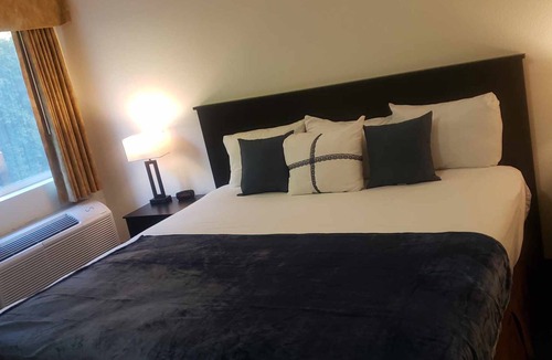 Outlook Hotel | FairBridge Inn & Suites Sunnyside