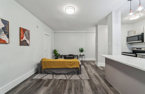 Spruce Hill Apartment | Fairfax Apartments 303 Spacious 1 Bed 1 Bth