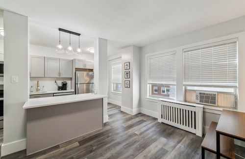 Spruce Hill Apartment | Fairfax Apartments 303 Spacious 1 Bed 1 Bth