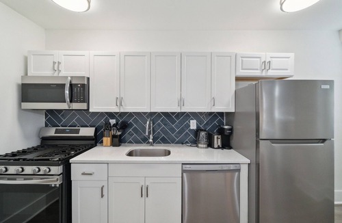 Spruce Hill Apartment | Fairfax Apartments 603 Spacious 1 Bed 1 Bth