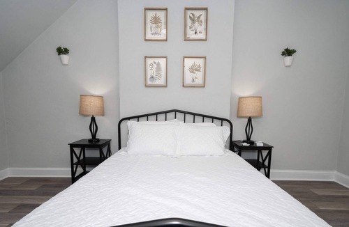 Ghent Apartment | Fairfax Manor Compass Suite