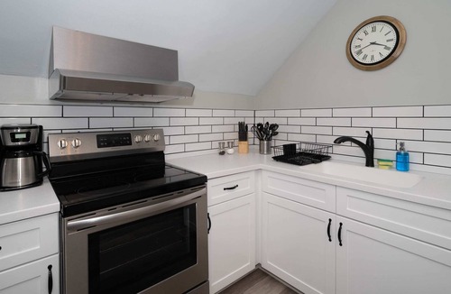 Ghent Apartment | Fairfax Manor Compass Suite