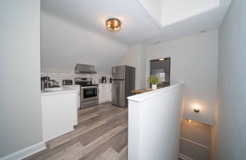 Ghent Apartment | Fairfax Manor Pearl Suite