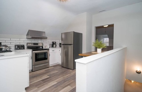 Ghent Apartment | Fairfax Manor Pearl Suite