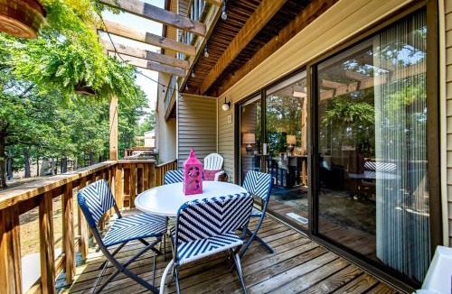 Fairfield Bay House | Fairfield Bay Gem with pool access and 4 Mi to Lake