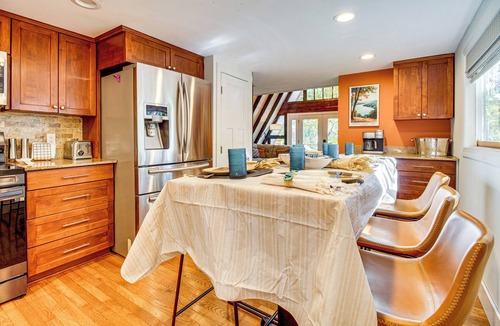 Fairfield Bay Cabin | Fairfield Bay Home w/Pool Access & Boat Slip