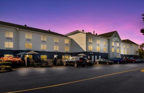 Greenbrier East Hotel | Fairfield by Marriott Inn & Suites Chesapeake