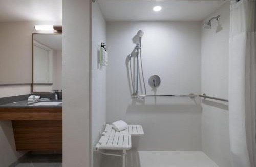 Clinton Hotel | Fairfield by Marriott Inn & Suites Clinton