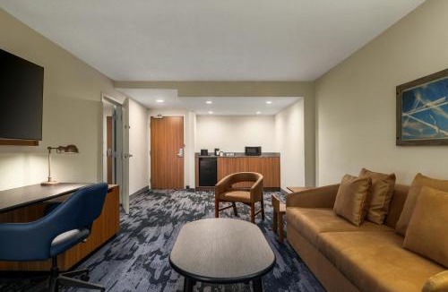 Clinton Hotel | Fairfield by Marriott Inn & Suites Clinton