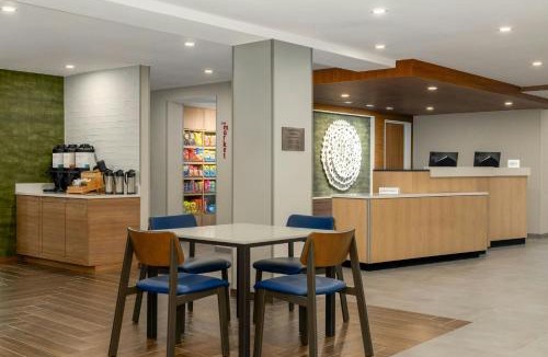 Clinton Hotel | Fairfield by Marriott Inn & Suites Clinton
