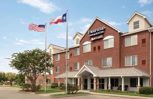 College Park Hotel | Fairfield Inn and Suites by Marriott Houston The Woodlands