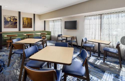 College Park Hotel | Fairfield Inn and Suites by Marriott Houston The Woodlands
