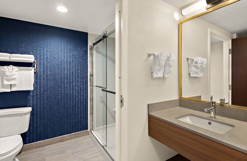 Greenbrier East Hotel | Fairfield Inn and Suites By Marriott Chesapeake