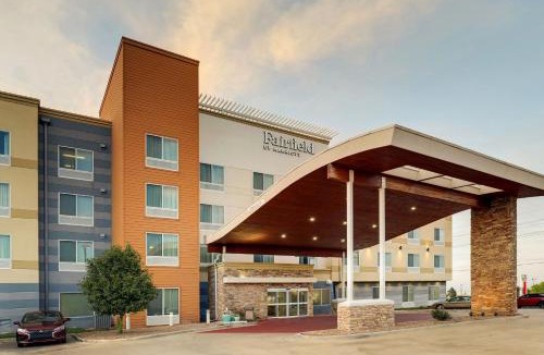 Hutchinson Hotel | Fairfield Inn and Suites Hutchinson