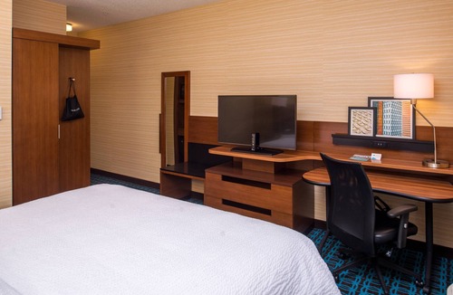 Maryland Heights Hotel | Fairfield Inn & Suites St Louis Westport