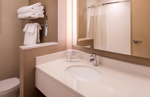Maryland Heights Hotel | Fairfield Inn & Suites St Louis Westport