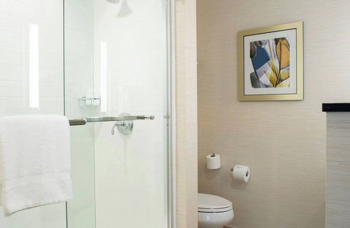 Auburndale Hotel | Fairfield Inn & Suites New York Queens/Fresh Meadows