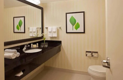 Gateway Hotel | Fairfield Inn & Suites by Marriott Toronto Mississauga