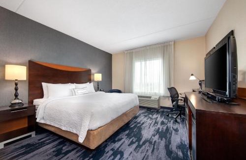 Gateway Hotel | Fairfield Inn & Suites by Marriott Toronto Mississauga