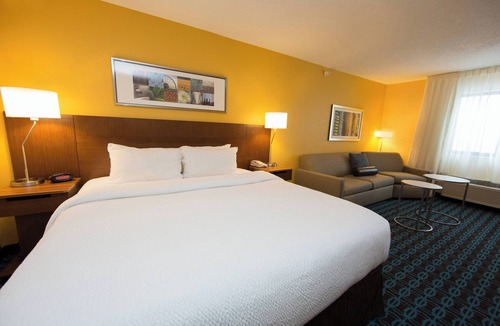 Burlington Hotel | Fairfield Inn & Suites by Marriott Burlington
