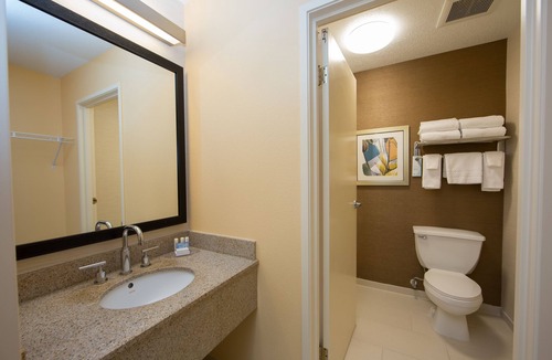 Burlington Hotel | Fairfield Inn & Suites by Marriott Burlington