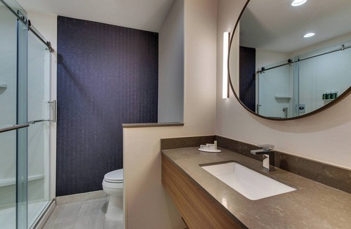 Garden Oaks Hotel | Fairfield Inn & Suites by Marriott Houston Brookhollow