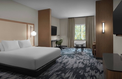 Paris Hotel | Fairfield Inn & Suites by Marriott Paris