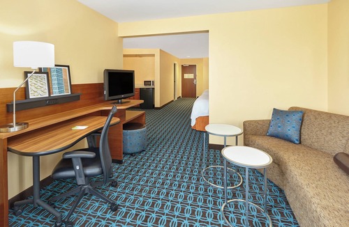 Lombard Hotel | Fairfield Inn & Suites by Marriott Lombard