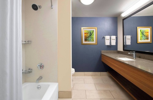 Lacy-Lakeview Hotel | Fairfield Inn & Suites by Marriott Waco North