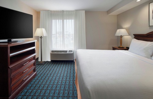 Lacy-Lakeview Hotel | Fairfield Inn & Suites by Marriott Waco North