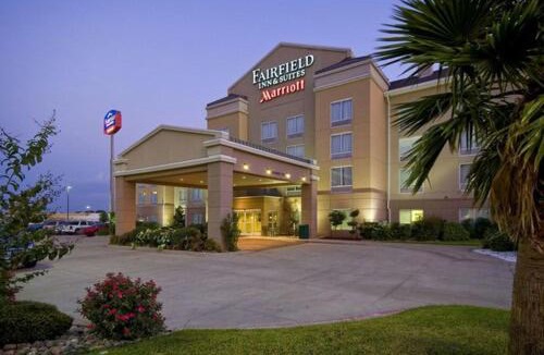 Lacy-Lakeview Hotel | Fairfield Inn & Suites by Marriott Waco North