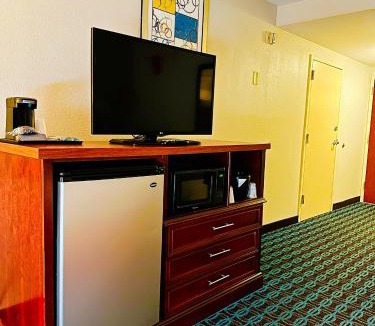 Lacy-Lakeview Hotel | Fairfield Inn & Suites by Marriott Waco North
