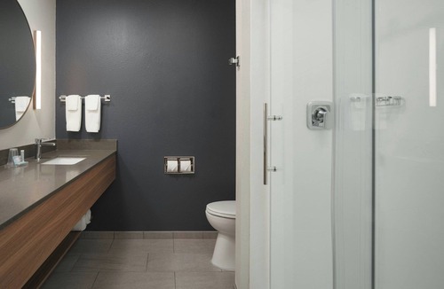 Cleveland Hotel | Fairfield Inn & Suites by Marriott Cleveland