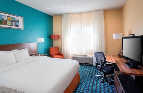 Peru Hotel | Fairfield Inn & Suites Peru