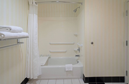 Bremerton Hotel | Fairfield Inn & Suites Seattle Bremerton